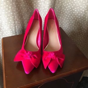 BAMBOO NEW WITHOUT TAGS. FUSCIA VELVET PUMPS!